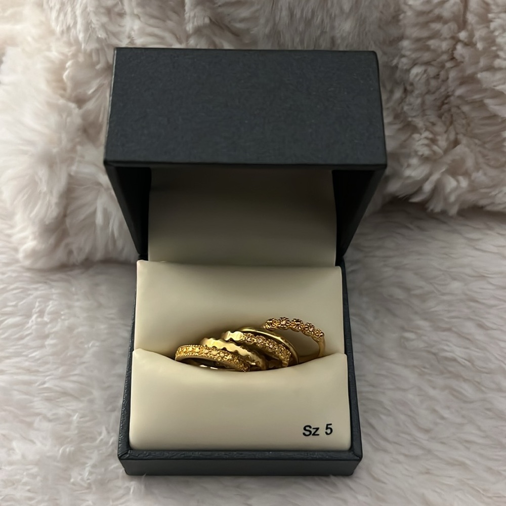 BNIB CBC 5 Gold Fashion Small Midi Rings Size 5